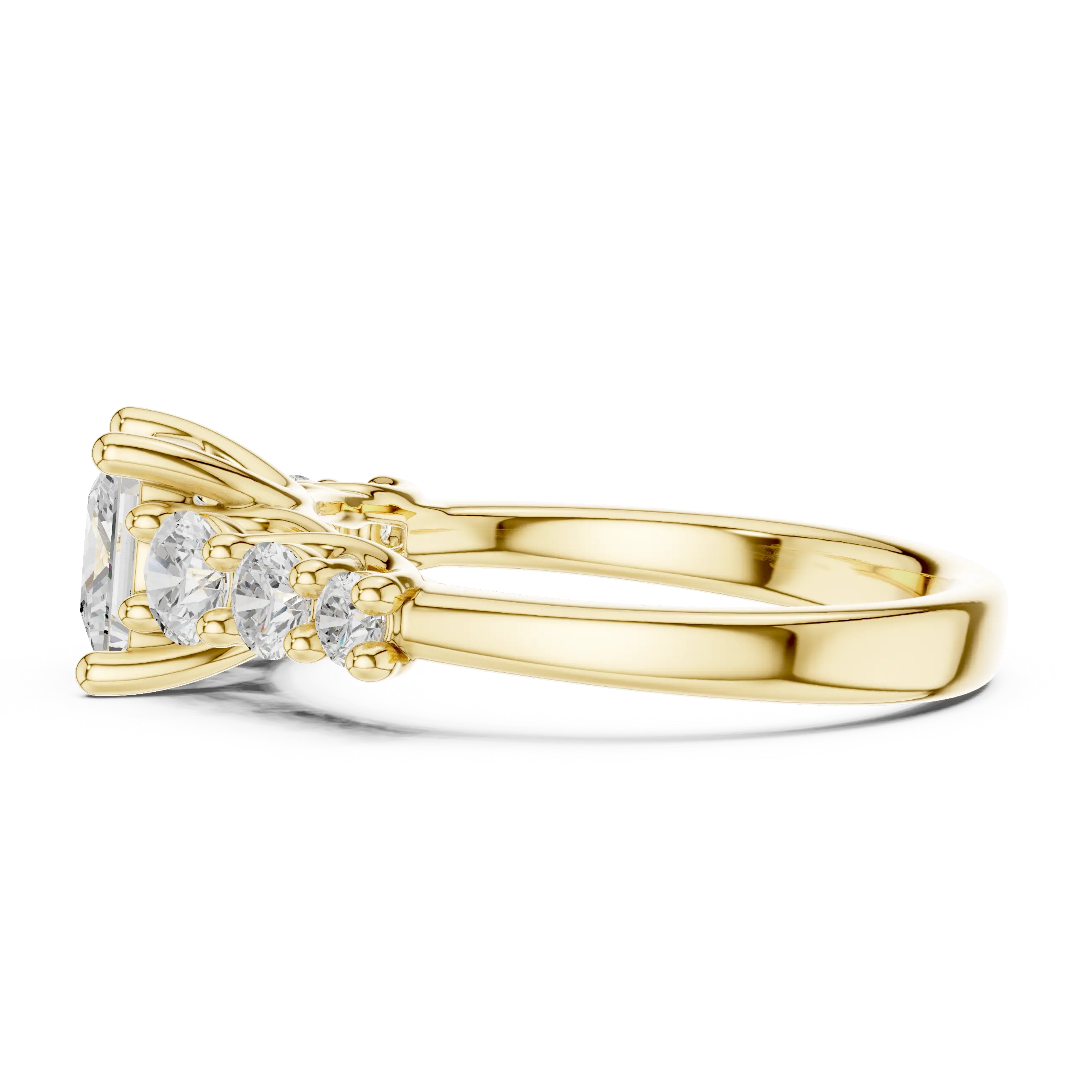 MJR069 - Princess Cut Round Flanked Graduated Accent Ring