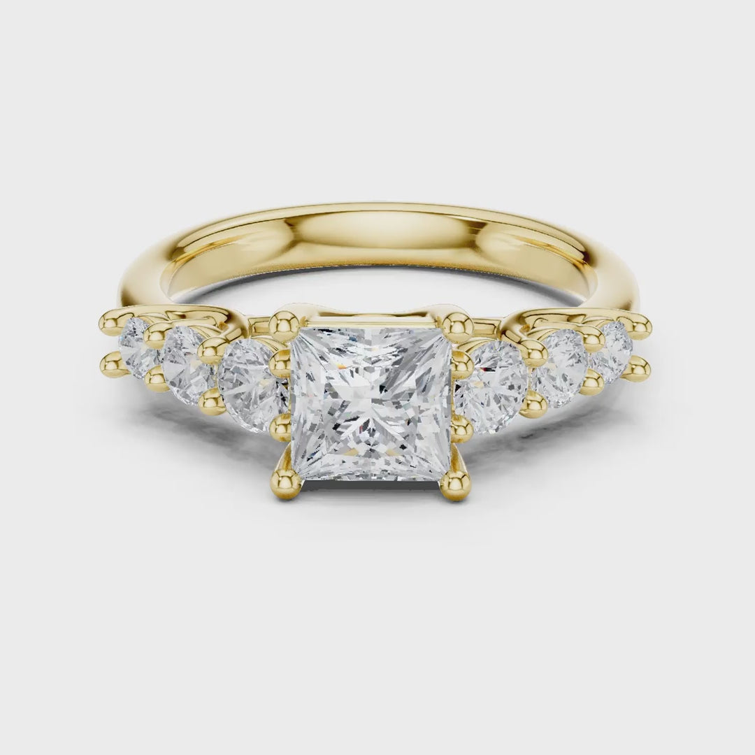 MJR069 - Princess Cut Round Flanked Graduated Accent Ring